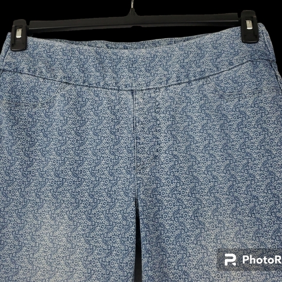 Soft Surroundings~Woman Size M~Blue Print Pull-On Cropped Pants Stretch. - Picture 5 of 12